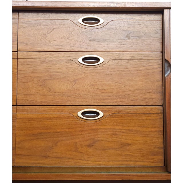 1960s Slick Restored Original Mid Century Modern Dresser Set, Mainline by Hooker Furniture For Sale In Chicago - Image 6 of 18