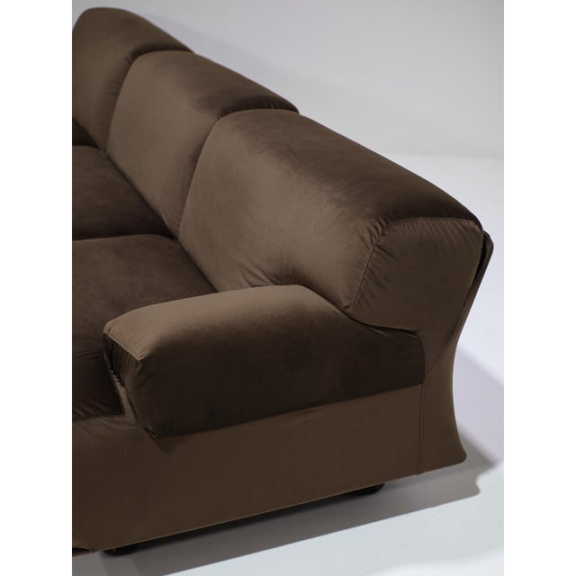 Fianda Modular Sofa and Armchair in Brown Velvet by Vico Magistretti for Cassina, 1970s, Set of 4 For Sale - Image 10 of 18