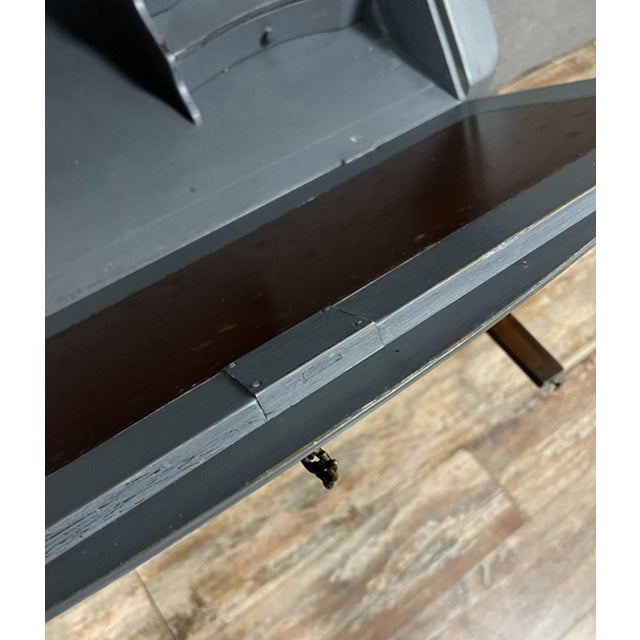 Slant-front desk or writing desk in lacquered wood, Shabby Chic style, circa 1920-1930. Opens with two molded and carved...