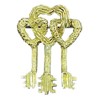 Cartier Key to My Heart 18 Karat Yellow Gold Three Heart Textured Key Pin Brooch For Sale