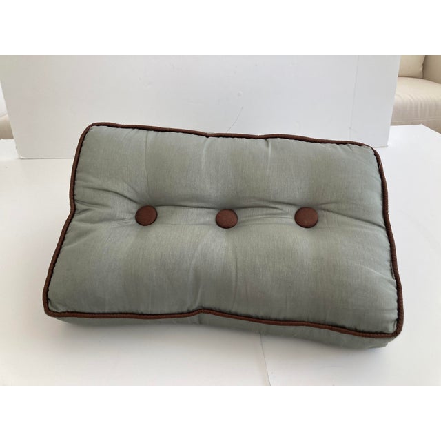1980s Modern Sage Green Rectangular Box Pillows With Buttons - A Pair For Sale - Image 5 of 7