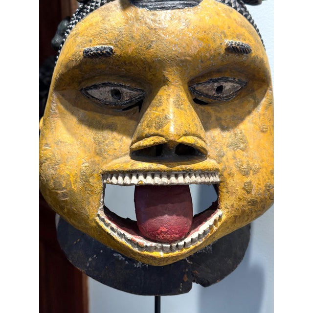 Large Wood Sculpture Yoruba Gẹ̀lẹ̀dẹ́ Helmet Mask on Display Stand For Sale - Image 14 of 16