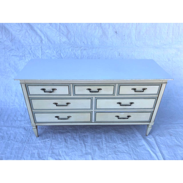 Eggshell Hollywood Regency Style 1970’s Linoleum Top For Sale - Image 8 of 9