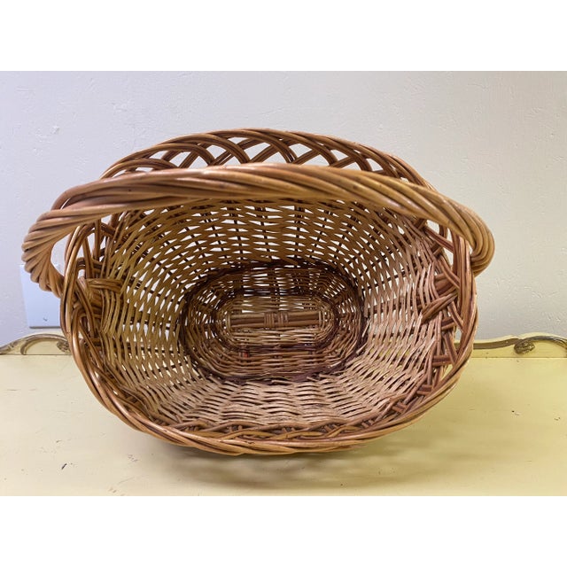 French Provincial 1920s Antique French Provincial Grape Harvest Basket For Sale - Image 3 of 4