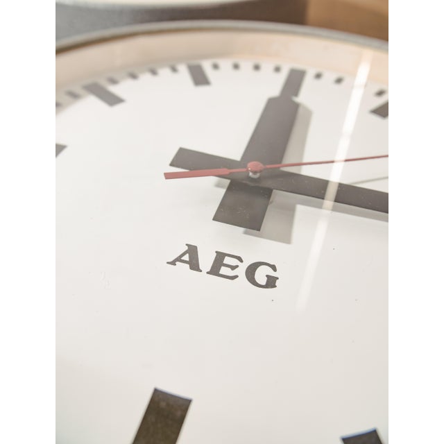 Industrial Grey Hammered Wall Clock from Aeg, Germany, 1960s For Sale - Image 4 of 15