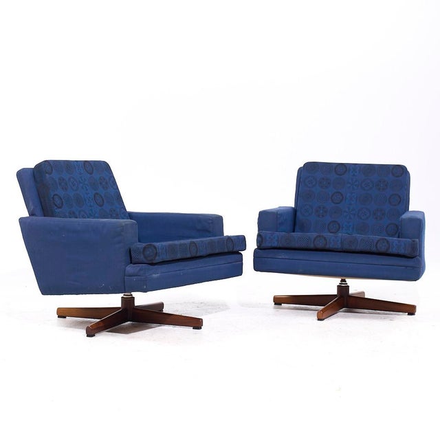 Fredrik Kayser Model 807 Mid Century Norwegian Swivel Lounge Chairs - Pair This lounge chair measures: 29.5 wide x 32 deep...