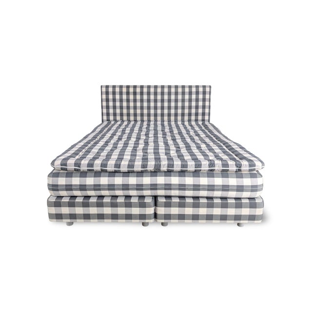Luxuria Firm Double Bed from Hästens For Sale - Image 17 of 17