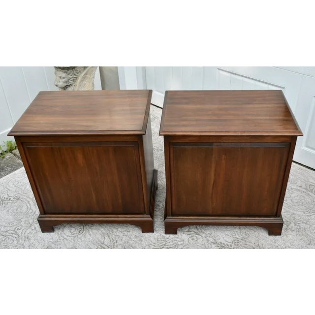 Traditional Pennsylvania House Cherry Nightstands Vintage Traditional Bedside Chest Pair For Sale - Image 3 of 12