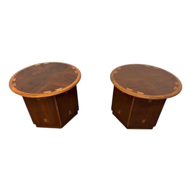 Mid-Century Modern Lane Acclaim Round Walnut Side Tables - Set of 2 - Refinished For Sale