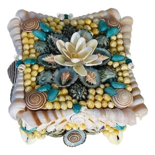 1980s Fabulous Small Sea Shell Encrusted Gift Box For Sale