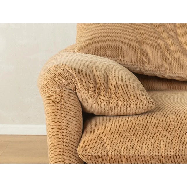 Textile 675 Maralunga Sofa by Vico Magistretti for Cassina, 1970s For Sale - Image 7 of 10