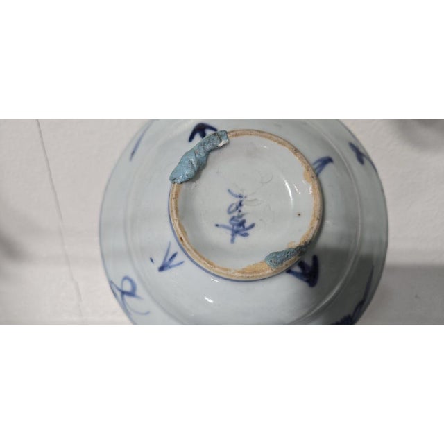 Blue Authentic 19th-century Chinese blue-and-white porcelain bowl For Sale - Image 8 of 9