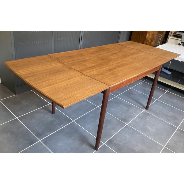 1960s Scandinavian Extendable Teak Table by Johannes Andersen for Samcom, Denmark, 1960s For Sale - Image 5 of 18