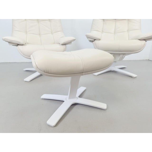 Leather King and Queen Recliner Lounge Chairs and Ottoman from Natuzzi, 2010s, Set of 3, in Flawless conditions. Designed...