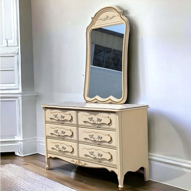 Vintage French Provincial Cream and Gold Dresser With Mirror – 1970s For Sale - Image 11 of 11