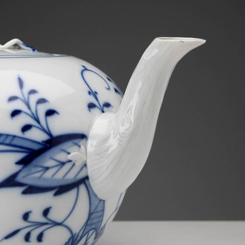 Ceramic Porcelain Teapot from Meissen For Sale - Image 7 of 10