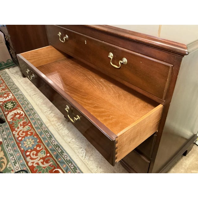 1990s Kittinger Mahogany Four-Drawer Bachelor Chests, Matched Pair For Sale - Image 13 of 16