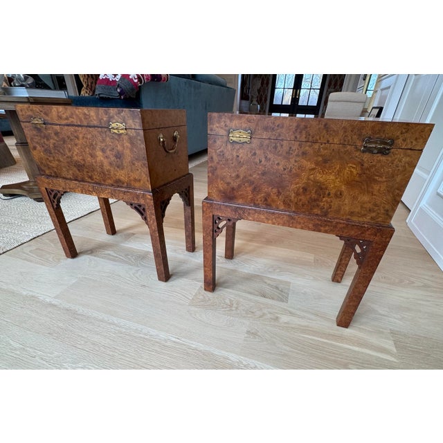 Campaign Pair of English Campaign Style Burl Wood Side Tables / Chests / Trunks on Stands – Anglo-Asian Influence, Chicago Merchandise Mart 1991 For Sale - Image 3 of 11