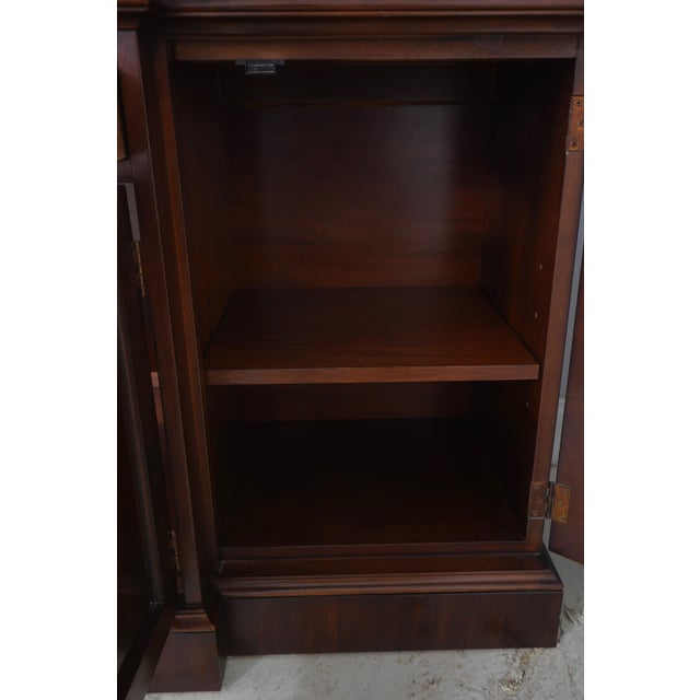 Henredon 4 Door Mahogany China Curio Cabinet For Sale In Philadelphia - Image 6 of 18