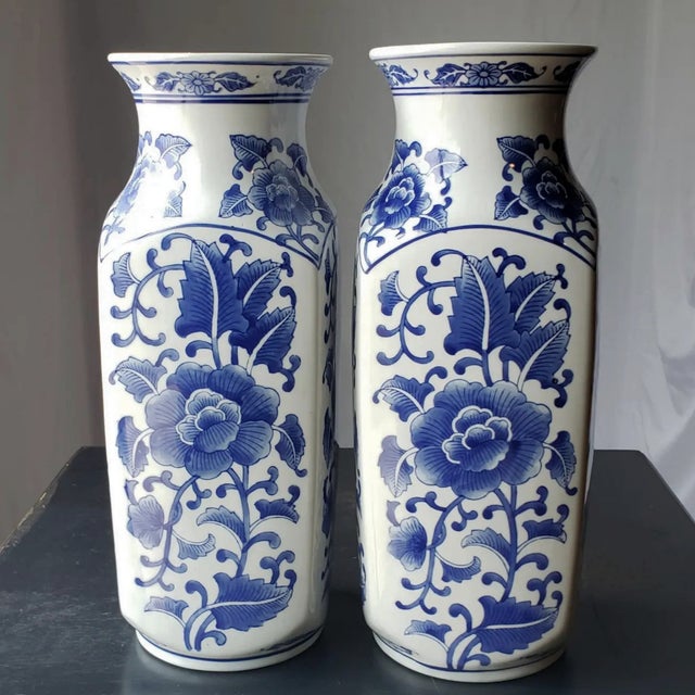 Large Vintage Botanical Chinoiserie Blue and White Hexagonal Vases - A Pair For Sale In Los Angeles - Image 6 of 10