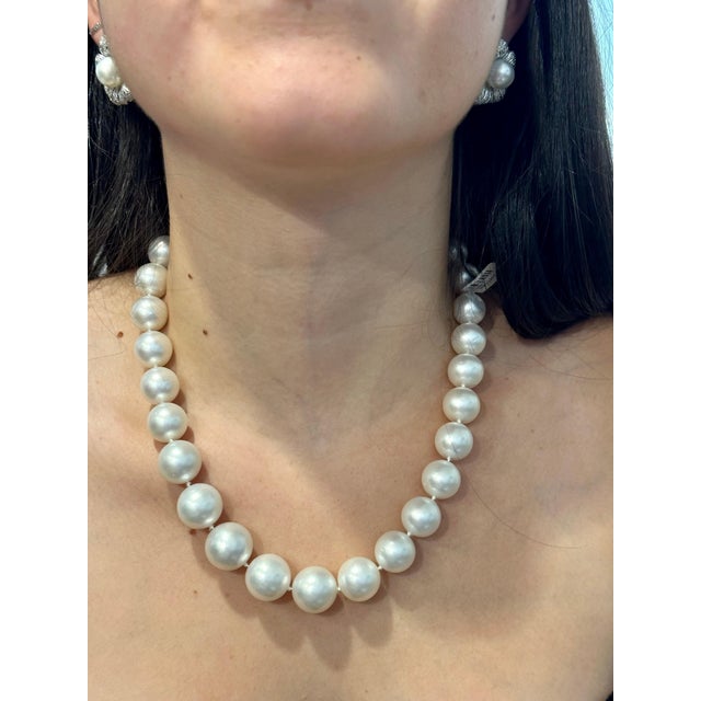 13-16.5mm White South Sea Round Pearl Necklace - AAA Quality, 29 Pieces +Diamond For Sale - Image 11 of 18