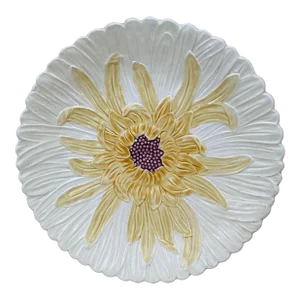 French Majolica White Daisy Plate Orchies, Circa 1890