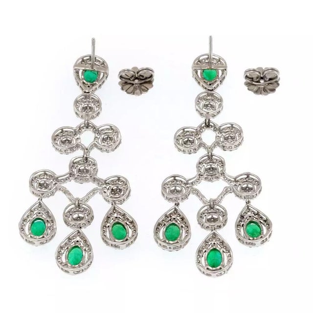 Estate 15 Carats Diamond Emerald 18k White Gold Chandelier Earrings For Sale - Image 4 of 5