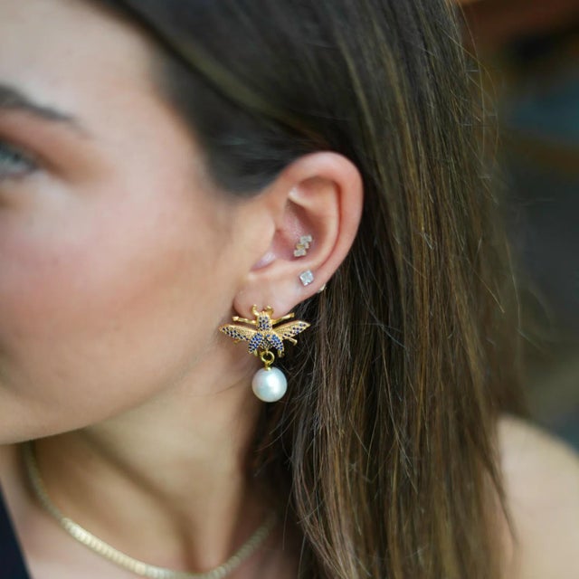 Divine Connection Queen Bee Sapphire & Gold Chunky Earrings, A Pair For Sale In Miami - Image 6 of 7