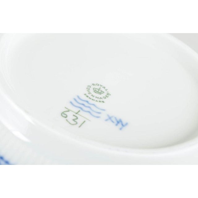 Large Salad Bowl in Blue Fluted Half Lace Porcelain from Royal Copenhagen, 1980s For Sale - Image 4 of 5