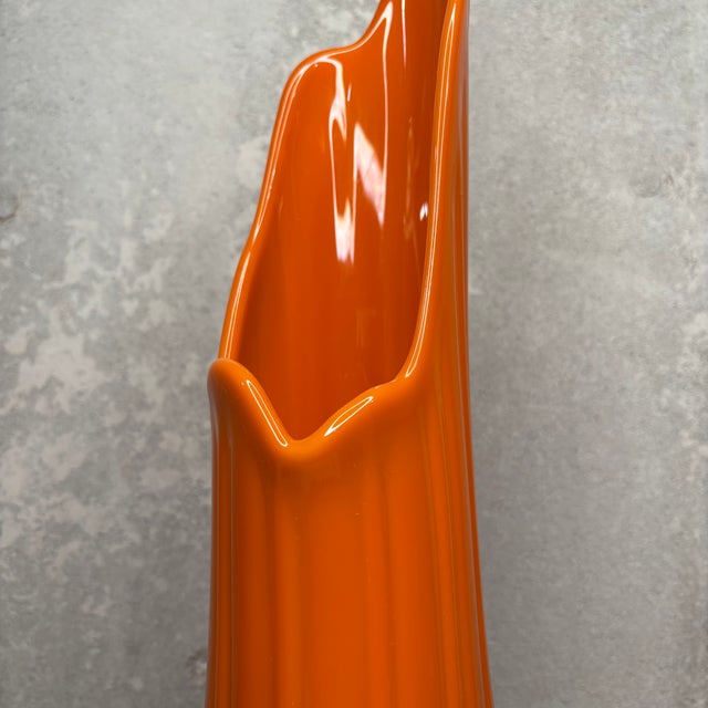 Mid-Century Modern Vintage Dark Orange Le Smith Ribbed Bittersweet Mid Century Modern Swung Vase For Sale - Image 3 of 8