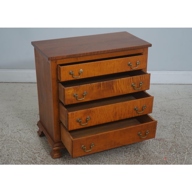 Traditional Vintage Bench Made Tiger Maple 4 Drawer Bachelor Chest For Sale - Image 3 of 16