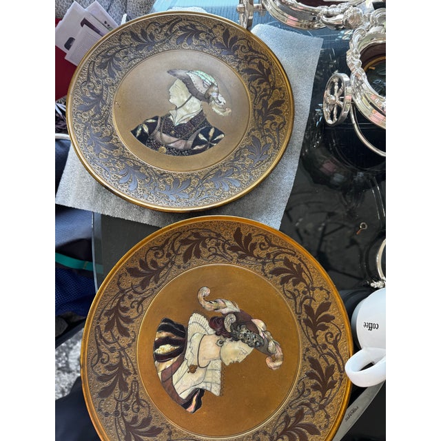 Kayser Sohn, Renaissance Figures – Pair of Decorative Inlaid Mother of Pearl and Tortoiseshell Corviniello Chargers 11 3/8", Dated 1884 For Sale - Image 10 of 17