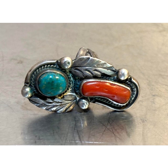 1960s Native American Style Silver/Turquoise/Coral Large Cocktail Ring For Sale - Image 5 of 6