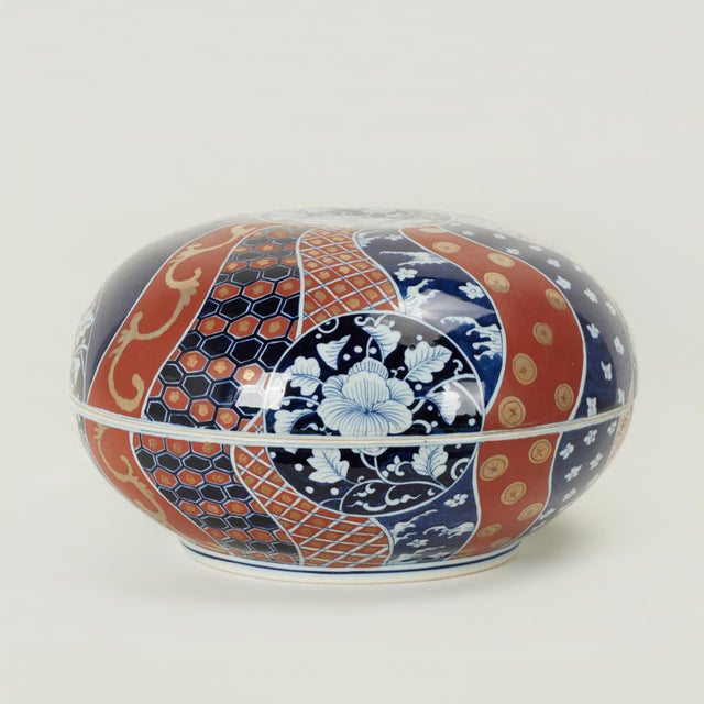 Impressive 19th century Imari porcelain lidded serving bowl beautifully hand decorated in traditional blue, red and gold...
