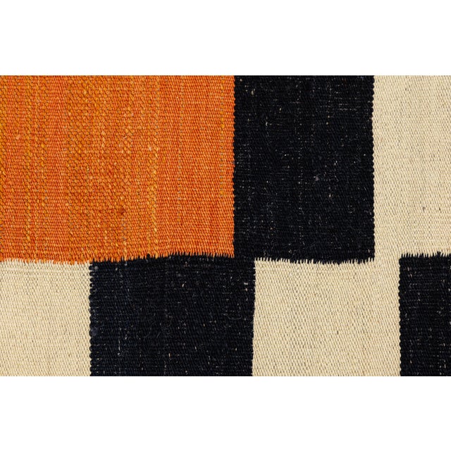 Contemporary Geometric Wool Kilim Rug – Mid-Century Modern Abstract Flat-Weave For Sale In New York - Image 6 of 12