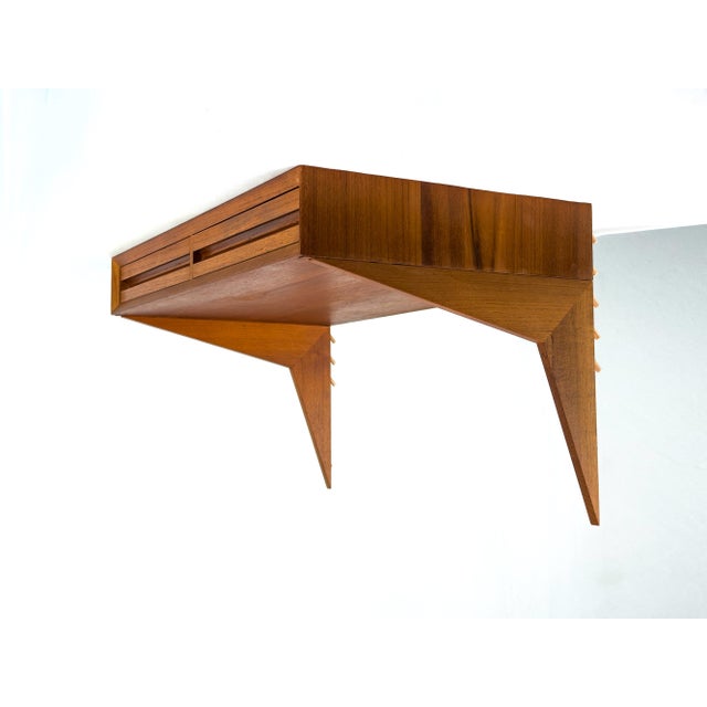 Desk/drawer module with matching brackets for the Cado system, designed by Poul Cadovius. For use with existing shelving...