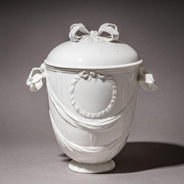 Porcelain Urns from KPM Berlin, 1990s, Set of 2 For Sale - Image 4 of 10