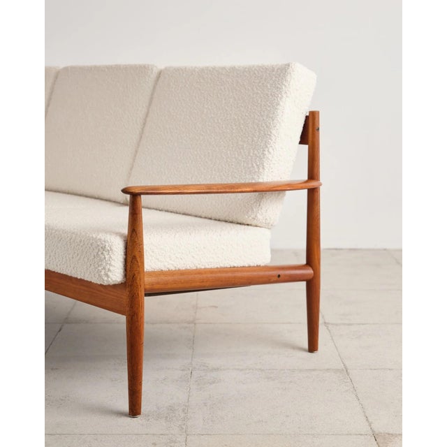 Three-Seater Sofa Model 118 in Teak with Bouclé Upholstery by Grete Jalk for France & Søn, Denmark, 1950s For Sale - Image 17 of 18