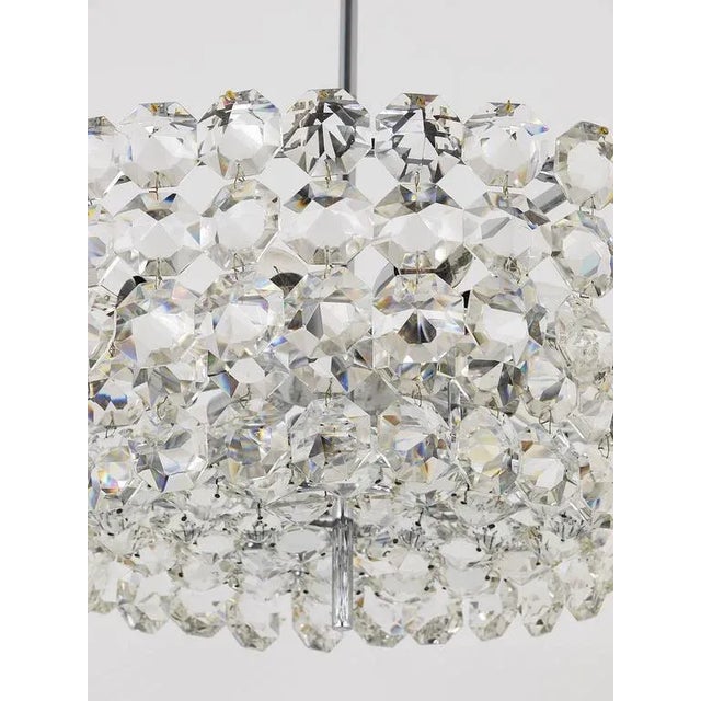 Metal Large Round Chandelier with Diamond-Shaped Crystals from Bakalowits & Söhne, Austria, 1950s For Sale - Image 7 of 11
