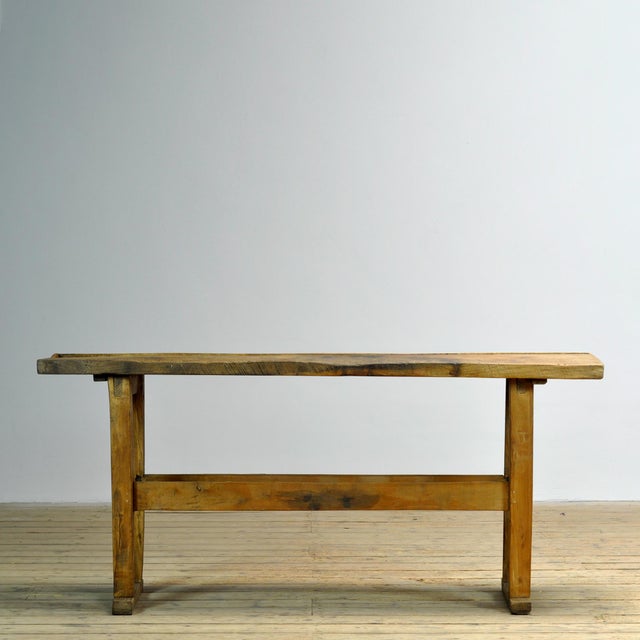 This oak work table dates from circa 1920 and bears witness to solid craftsmanship. The top is made of solid wood and...