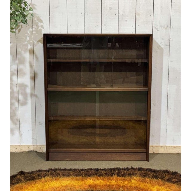 English Mahogany Display Cabinet, 1970s For Sale - Image 3 of 16