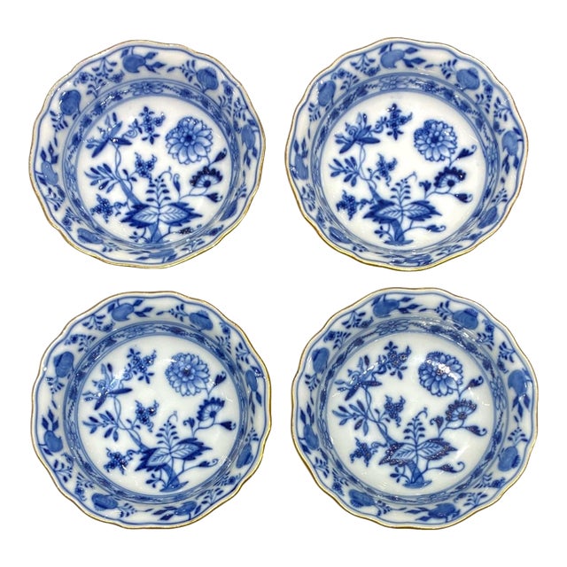 Early 20th Century Meissen "Blue Onion" With Gold Trim Small Bowls - Set of 4 For Sale