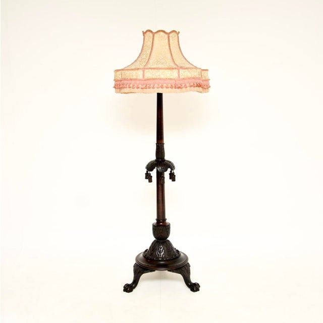 An exceptional antique Victorian carved floor lamp, made in England and dating from around the 1890-1900 period. It is of...