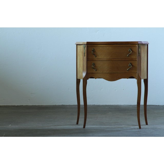 Vintage Danish Oak Nightstands with Hand-Carved Drawer Fronts, 1970s, Set of 2 For Sale - Image 4 of 18