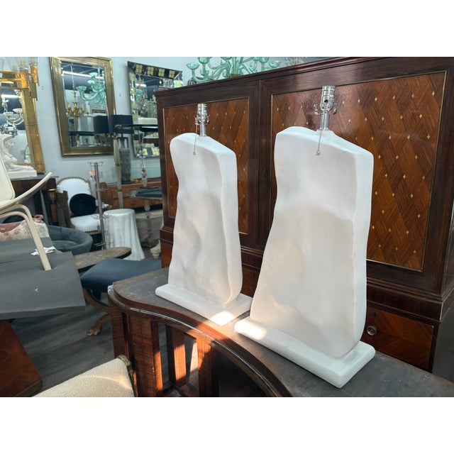 Serge Roche 1950s Pair of French Modern Plaster Lamps For Sale - Image 4 of 12