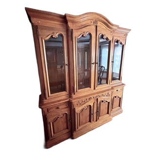 Vintage 1987 Hickory Manufacturing Co. Display Cabinet For Sale