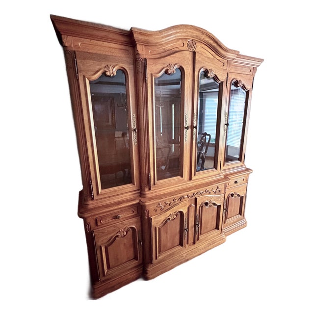 Vintage 1987 Hickory Manufacturing Co. Display Cabinet For Sale