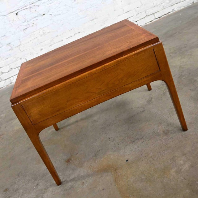 1963 MCM Lane Rhythm Collection Walnut Single End Table With Drawer & Brass Plated Pull For Sale - Image 6 of 12