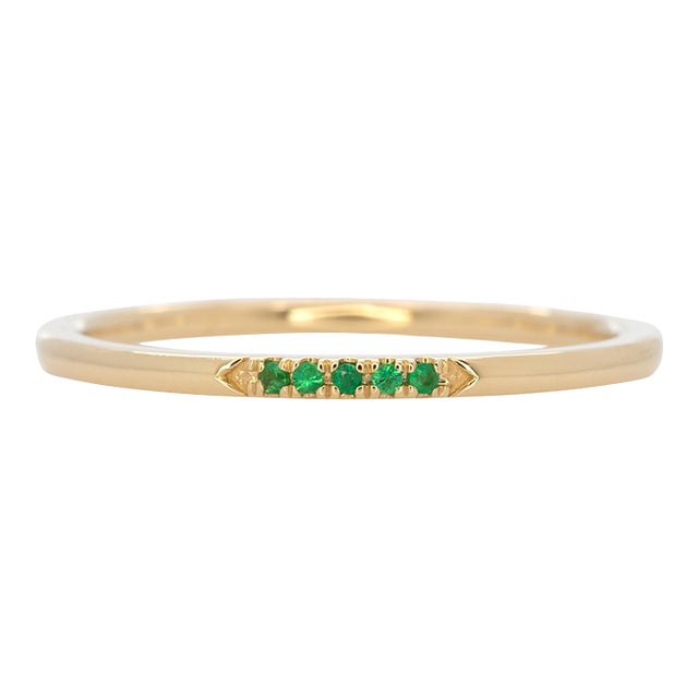 Elegant Green Tsavorite Band Ring in Solid 14k Yellow Gold Jewelry, Size 6.75 For Sale