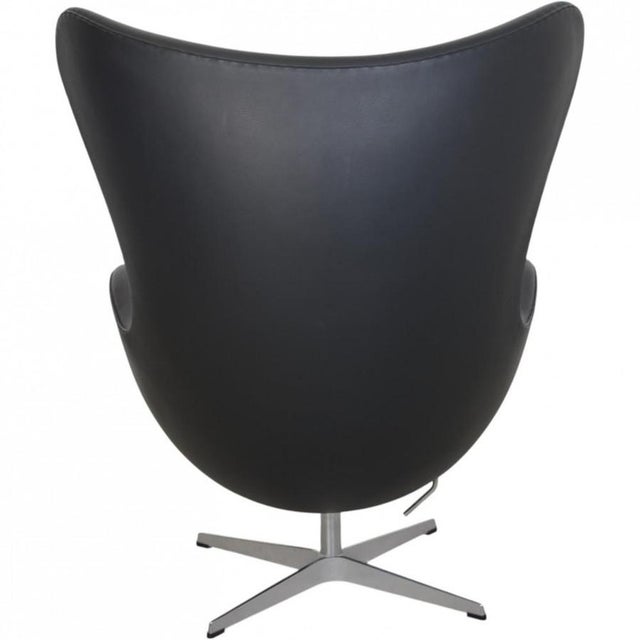 Egg Chair in Black Aura Leather by Arne Jacobsen, 2016 For Sale - Image 12 of 18